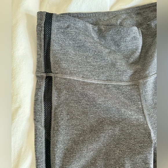 Gray Lululemon crop leggings - size 6 - Picture 5 of 6